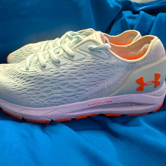 Mint Blue Under Armour Size 7.5 - Picture 1 of 9